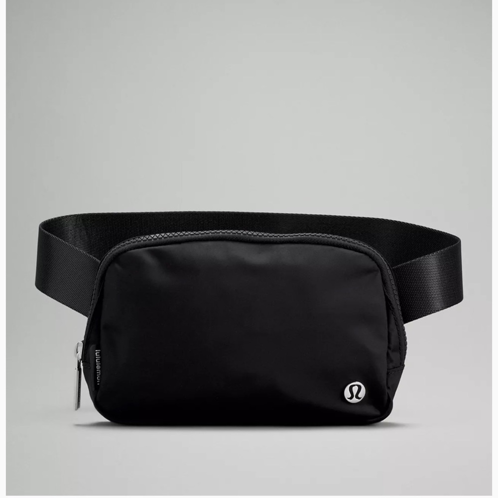 Lululemon everywhere belt bag